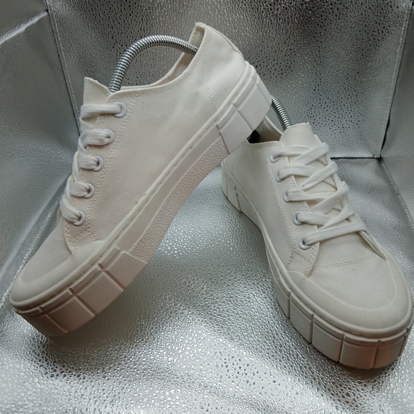 Mad Love Shoes - Mad Love White Canvas Sneakers Women's Size 10 NWOT